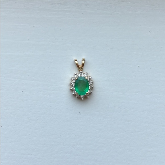 14K gold natural emerald pendant and earrings set - Picture 5 of 7